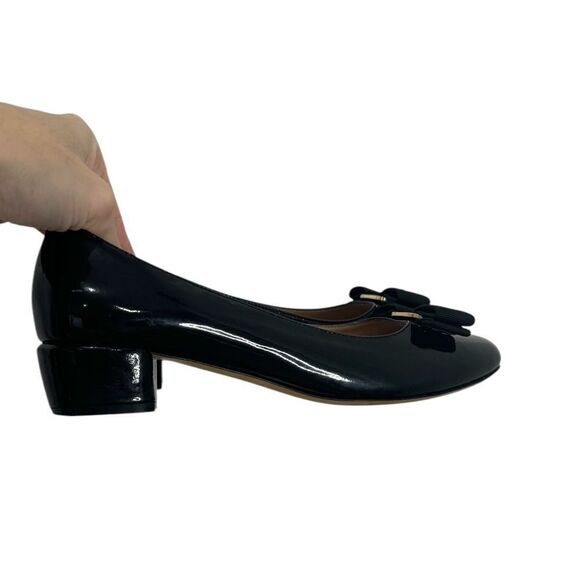 Salvatore FERRAGAMO VARA Low pumps in black patent leather - Picture 11 of 17